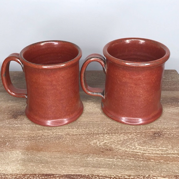 THE BLACK DOG TAVERN Rustic brown heavy mugs set of two - Picture 2 of 3